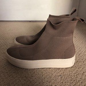 J/Slides Heroe Taupe Knit Sneaker